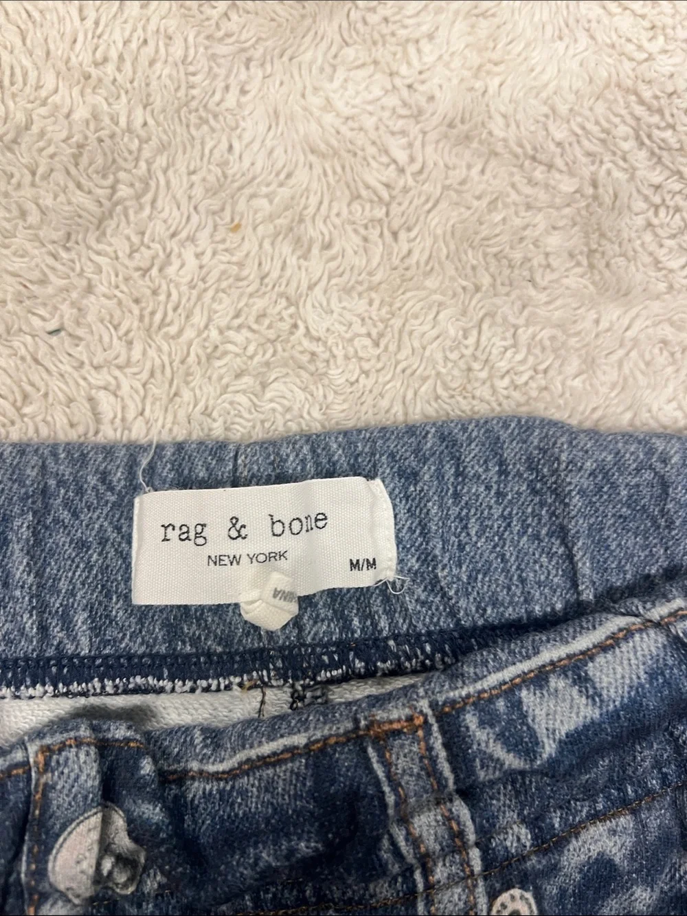 rag & bone Distressed Jogger Jeans in Medium Blue Sweatshirt Stretch Material